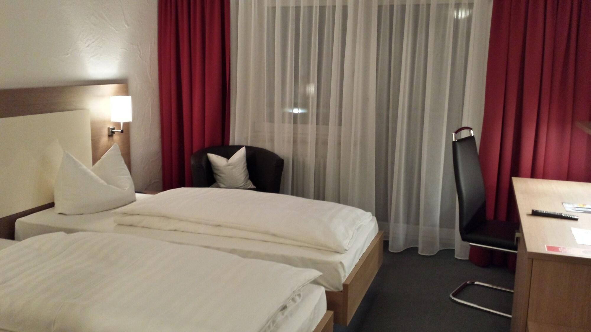 Ambassador Thecontinents Hotel คาร์ลสรูเฮอ ภายนอก รูปภาพ