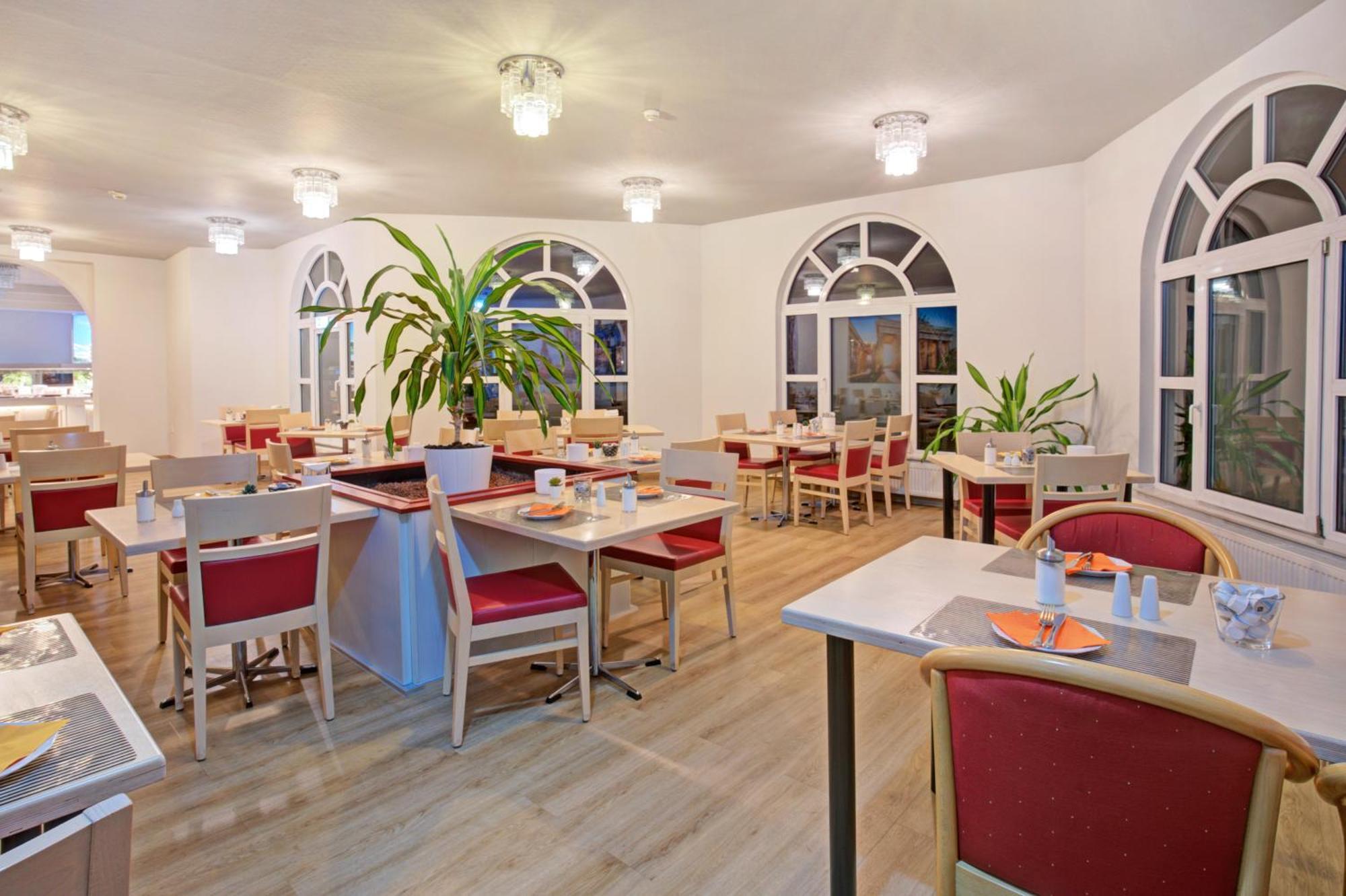 Ambassador Thecontinents Hotel คาร์ลสรูเฮอ ภายนอก รูปภาพ
