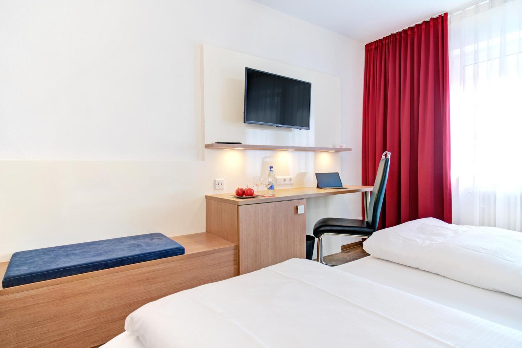 Ambassador Thecontinents Hotel คาร์ลสรูเฮอ ภายนอก รูปภาพ