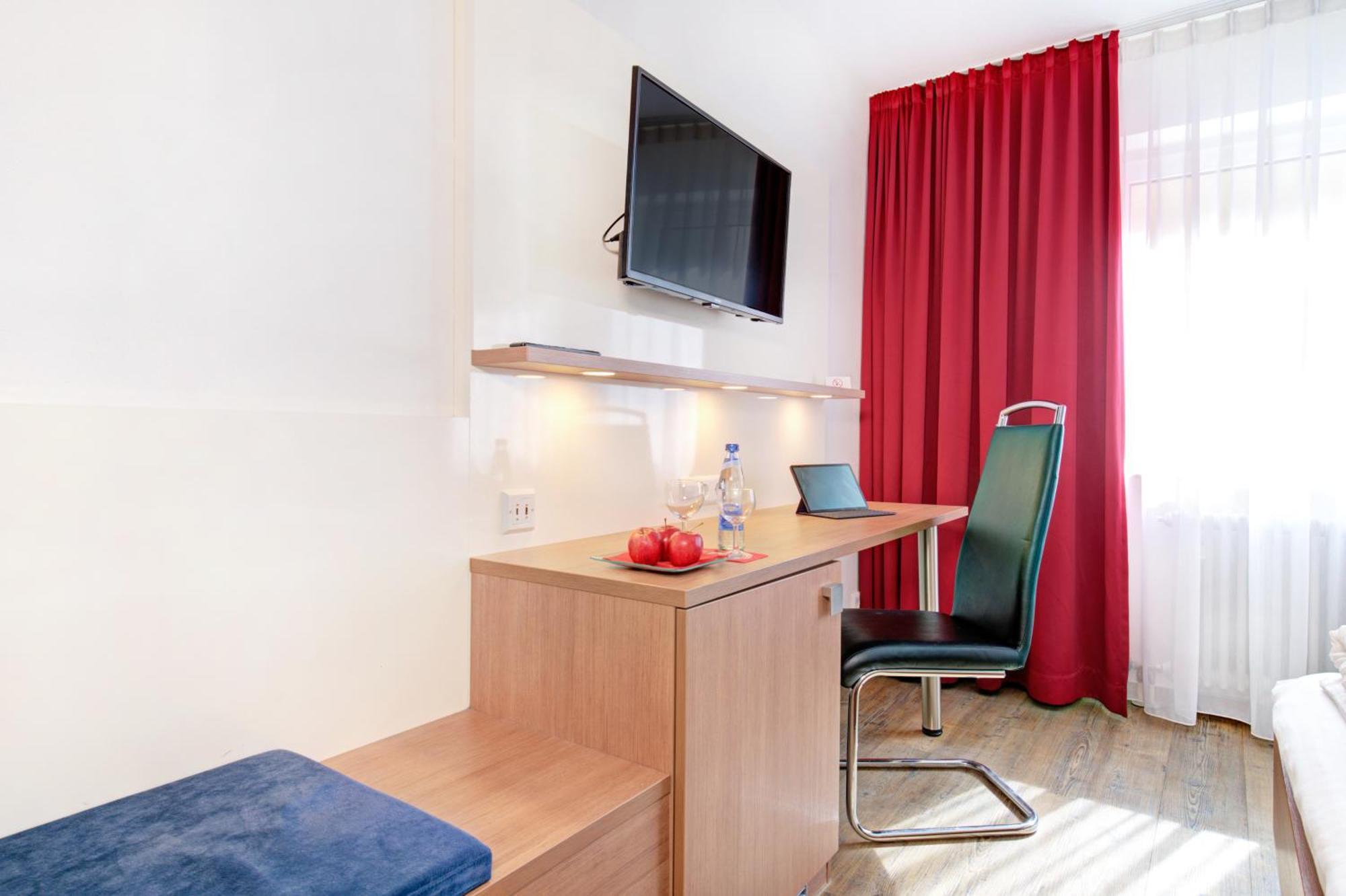 Ambassador Thecontinents Hotel คาร์ลสรูเฮอ ภายนอก รูปภาพ