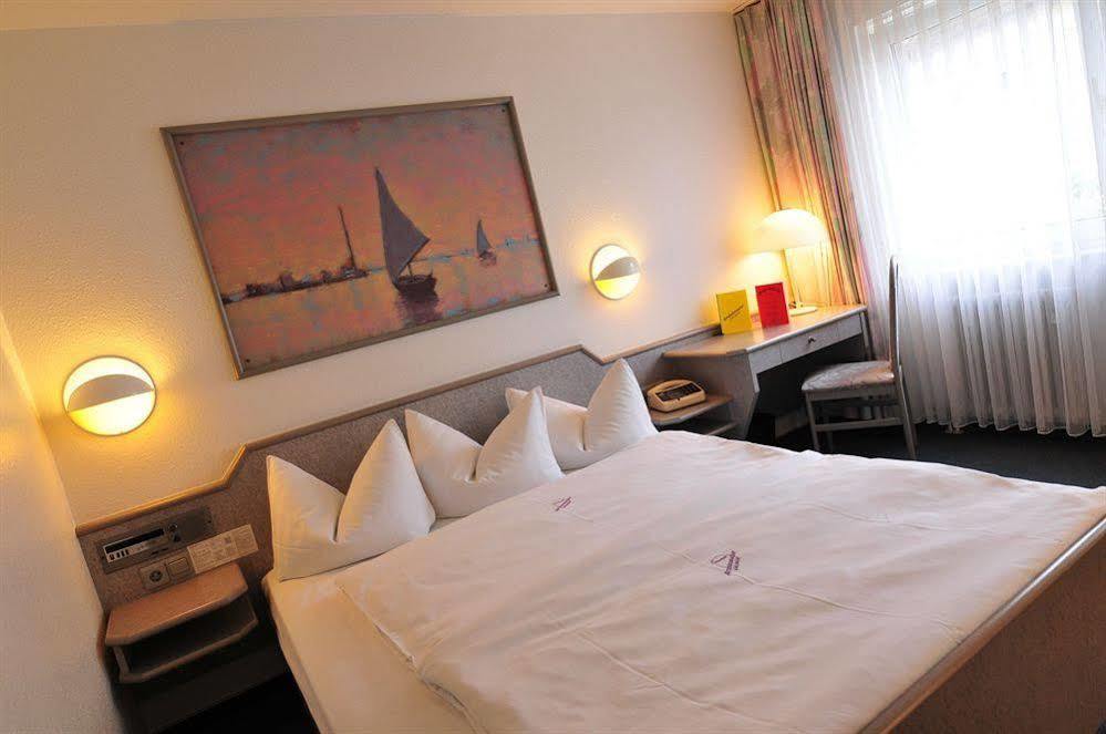 Ambassador Thecontinents Hotel คาร์ลสรูเฮอ ภายนอก รูปภาพ