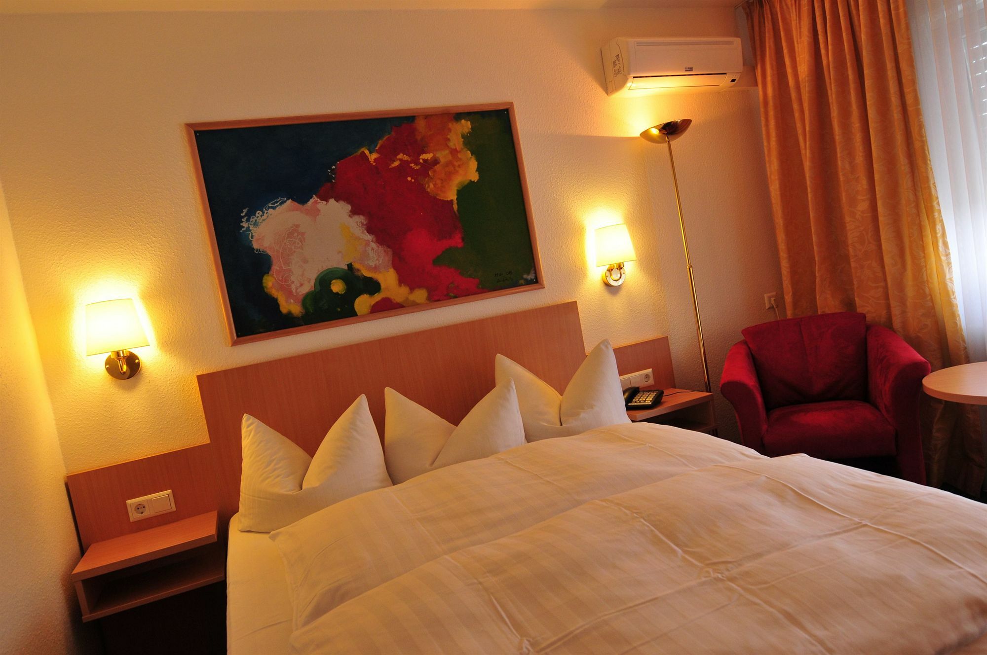 Ambassador Thecontinents Hotel คาร์ลสรูเฮอ ภายนอก รูปภาพ